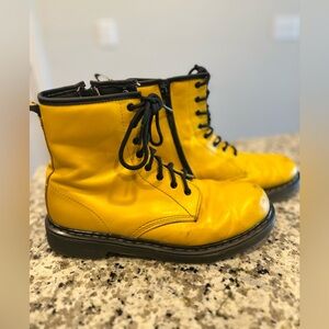 DR MARTENS Airwair 1460, mens sz 6, Yellow Pascal Combat Boots